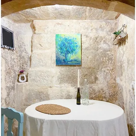 Main Street Cozy Townhouse Apartment