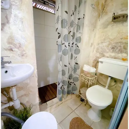 Main Street Cozy Townhouse Apartment *